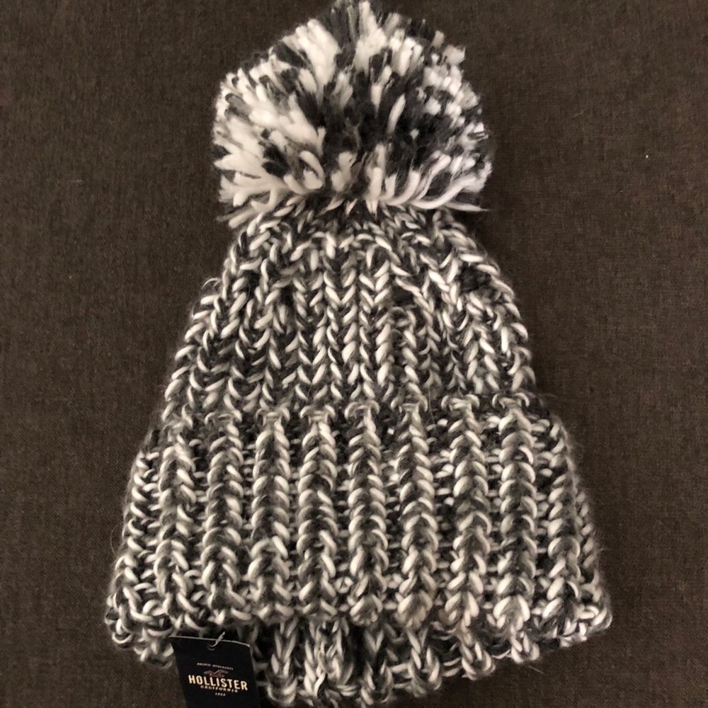 NWT Hollister Knit Beanie with Pom Pom